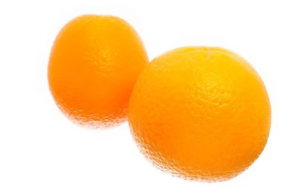Naranja jugosa hermosa sobre un fondo blanco — Foto de Stock