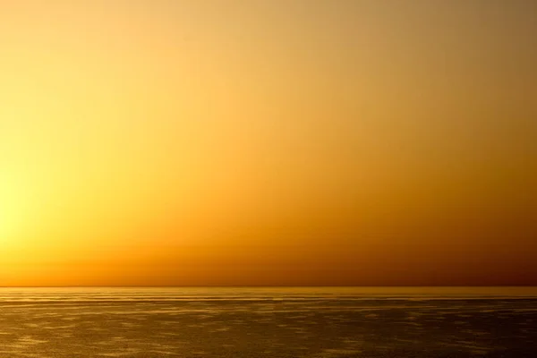 Schöner früher Sonnenuntergang auf dem Meeresgrund — Stockfoto