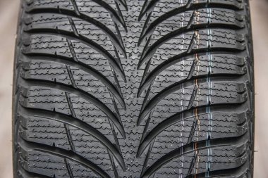 siyah şık yeni lastik tekerlekli arabalar için