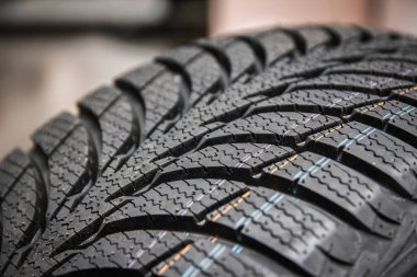 siyah şık yeni lastik tekerlekli arabalar için