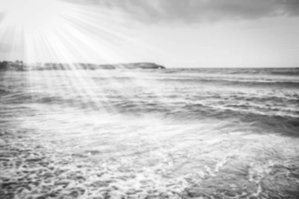 Vacker strand med vågor i naturen av bakgrunden — Stockfoto