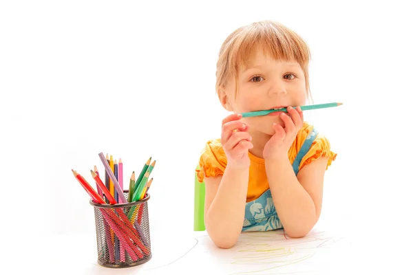 Feliz bebê menina bela pintura em um fundo branco — Fotografia de Stock