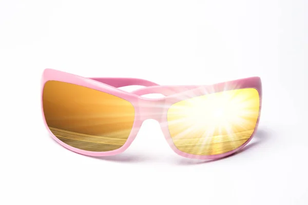 Snygga solglasögon på en vit bakgrund — Stockfoto
