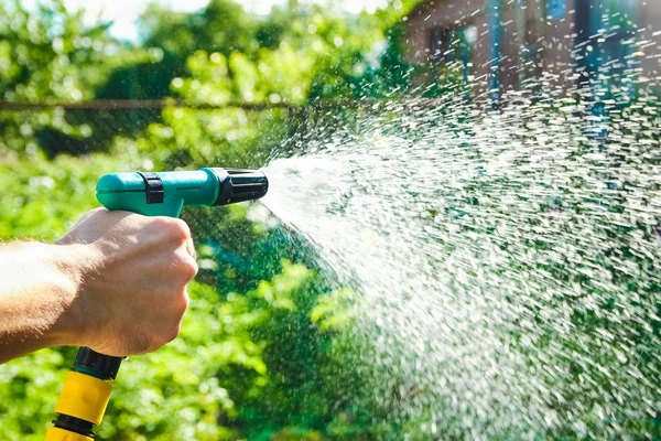 Dans Les Mains Fond Tuyau Arrosage — Photo