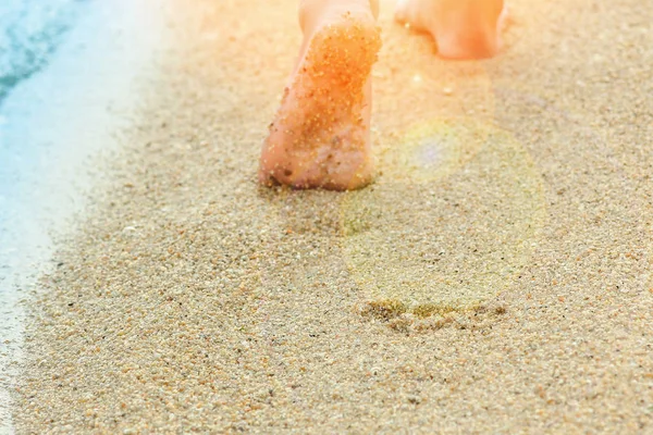 Belles empreintes dans le sable par le fond de la mer — Photo