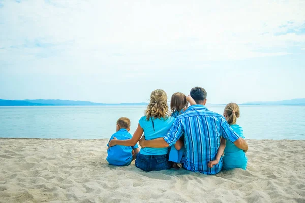 Happy family at sea in greece on nature background — Stock Photo, Image