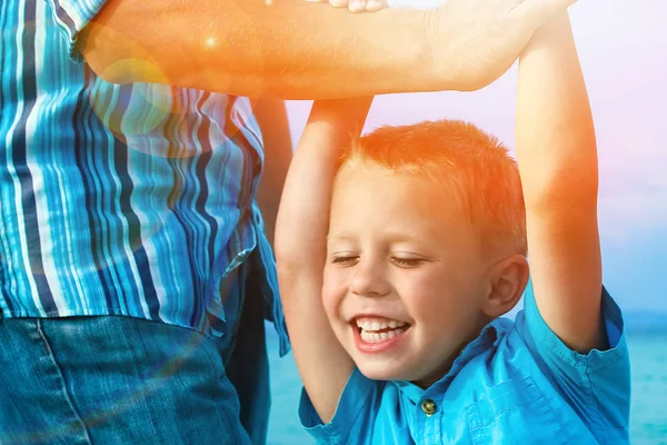 Hands of happy parent and child at sea greece background — Stock Photo, Image