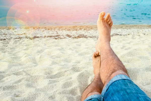 Beautiful legs in the sand of the sea greece background — Stock Photo, Image