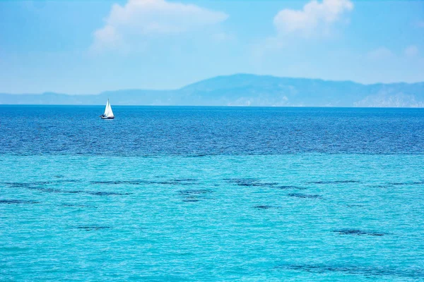 Beautiful caravan yacht at sea on nature greece background — Stock Photo, Image