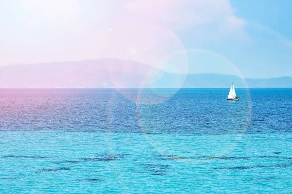 Hermoso yate caravana en el mar en la naturaleza Grecia fondo — Foto de Stock