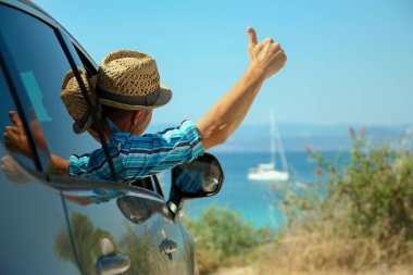 denize yakın araba mutlu insanlar sürücü 