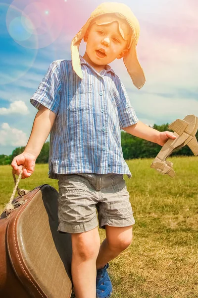 Boy pilot s letadlo — Stock fotografie
