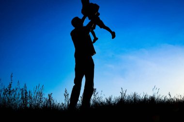 parkta açık siluet çocuk lu mutlu ebeveyn