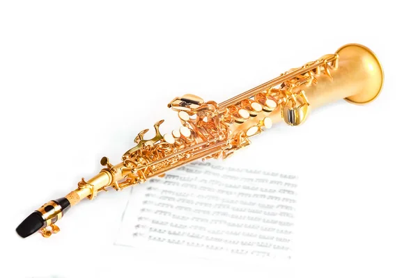 Saxofón soprano sobre fondo blanco —  Fotos de Stock