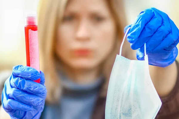 Teste Sangue Coronavírus Uma Menina Nas Mãos 2019 2020 Surto — Fotografia de Stock