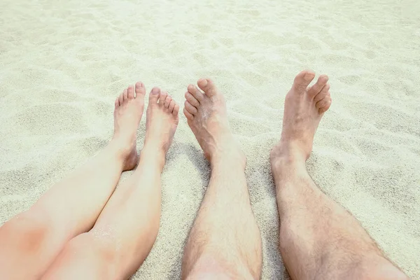 海的沙滩上美丽的腿 希腊背景 — 图库照片
