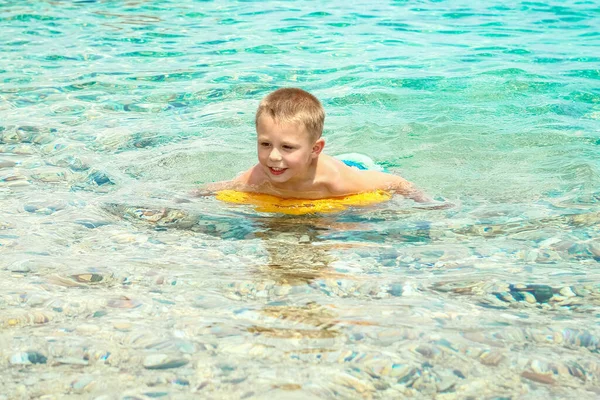 Happy Child Playing Sea Park — Stock Photo, Image