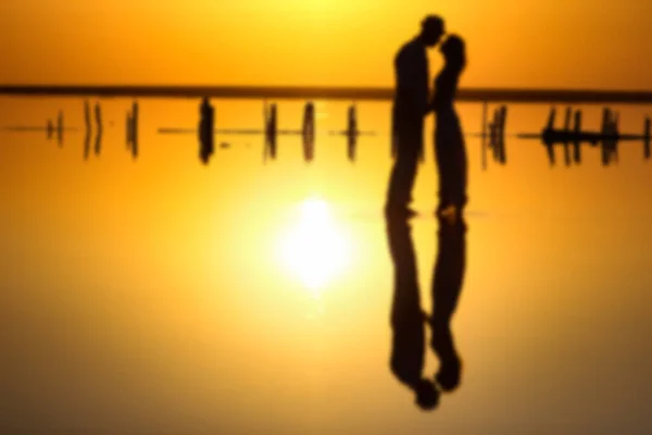 Happy Couple Sea Water Reflection Silhouette Background — Stock Photo, Image