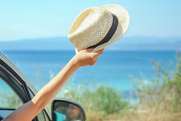 Happy Girl Car Sea Greece Background — Stock Photo, Image