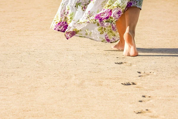 Pegadas Bonitas Areia Matando Fundo Natureza — Fotografia de Stock