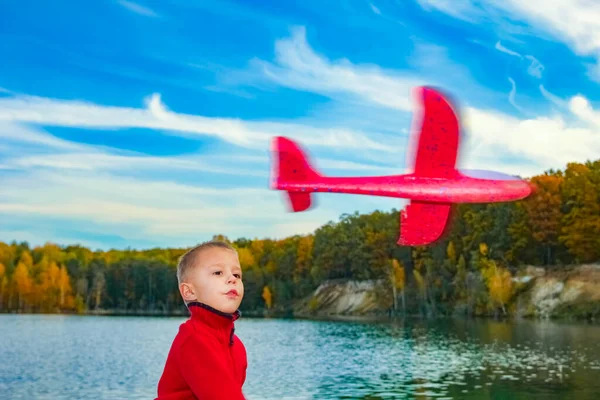 Happy Child Launches Airplane Nature Park — Stock Photo, Image