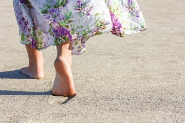 Kumda çok güzel ayak izleri var. Doğada cinayet işleniyor.