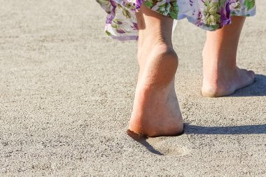 Kumda çok güzel ayak izleri var. Doğada cinayet işleniyor.