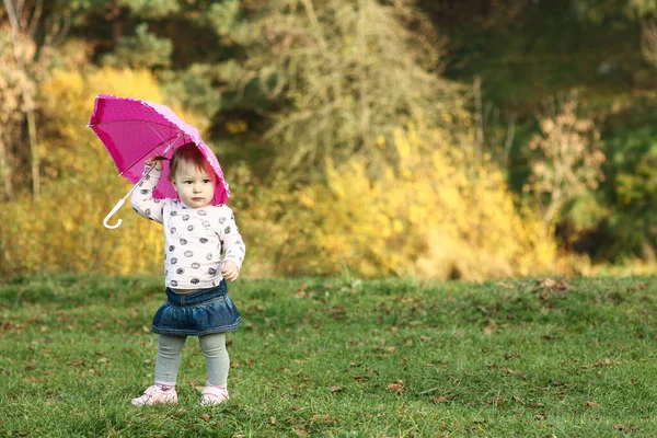 Lycklig Liten Flicka Naturen — Stockfoto