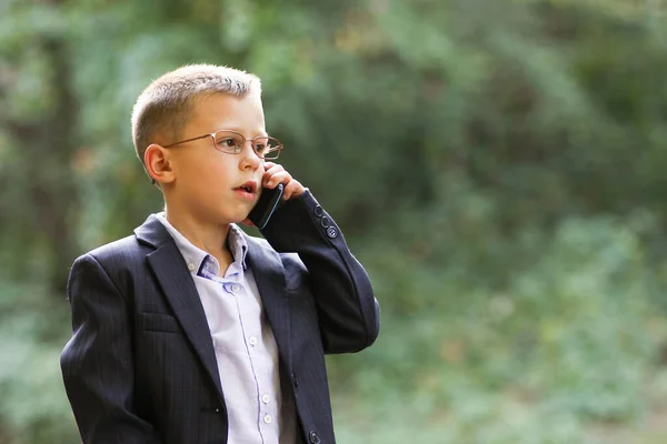 Ragazzo Parlare Affari Telefono — Foto Stock