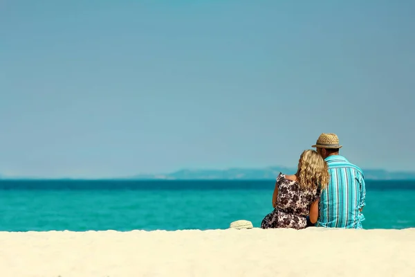 Влюбленная Пара Пляже Летом — стоковое фото