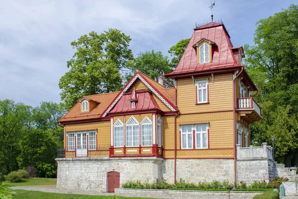 Pěkný Dřevěný Dům Centru Kuressaare Estonsko 2018 Července — Stock fotografie