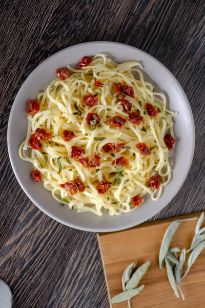 Macarrão Esparguete Com Tomates Secos Sol — Fotografia de Stock