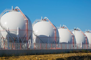 Sıvılaştırılmış petrol gazı (Lpg) depolama tankları. Gaz tesisi. 