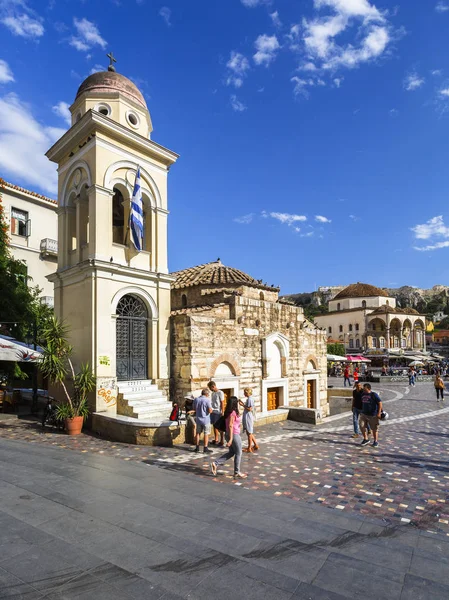 Atény Řecko Května 2018 Turisté Kostele Monastiráki Náměstí Starém Městě — Stock fotografie