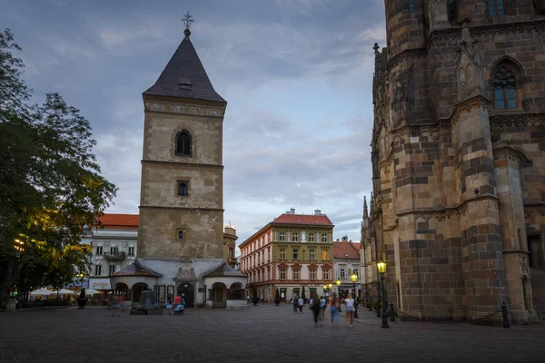 Kosice Eslováquia Agosto 2018 Torre Urbana Lado Catedral Praça Principal — Fotografia de Stock