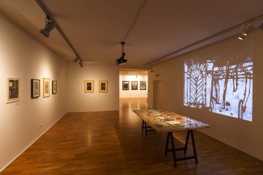 Kosice, Slovakya - 12 Ağustos 2018: Geçici sergi Kosice Doğu Slovak galerisinde resim sergisi