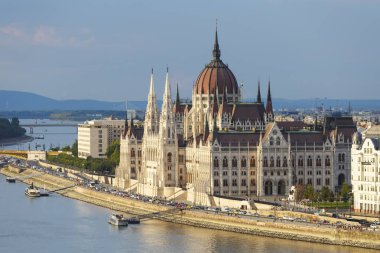 Buda Kalesi: Budapeşte Macaristan Parlamentosu'nun görünümünü