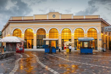 Atina, Yunanistan - 29 Eylül 2018: Metro İstasyonu Monastiraki Atina, Yunanistan'ın Eski Şehir Meydanı'nda.
