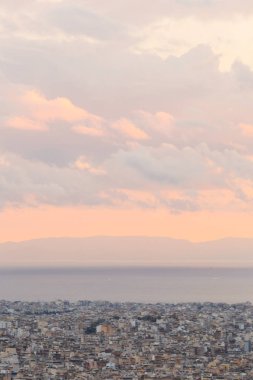 Görünüm Atina, Aegina Island ve Lycabettus Hill gün batımında, Yunanistan peloponnese.