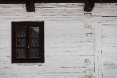 Sklene Köyü, Kuzey Slovakya geleneksel bir evde pencere