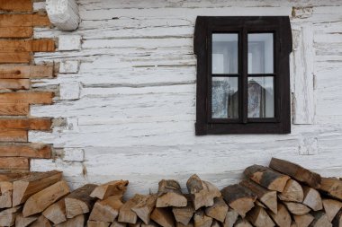 Sklene Köyü, Kuzey Slovakya geleneksel bir evde pencere