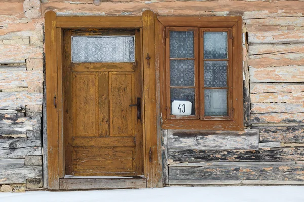 Dörr Ett Traditionellt Hus Abramova Norra Slovakien — Stockfoto