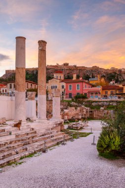 Hadrian'ın Kütüphane ve Akropolis.