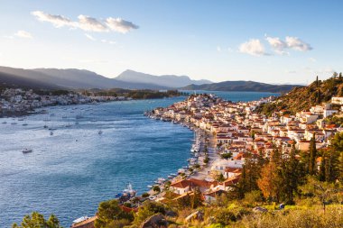 Poros Adası.