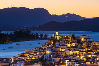 Poros Adası.