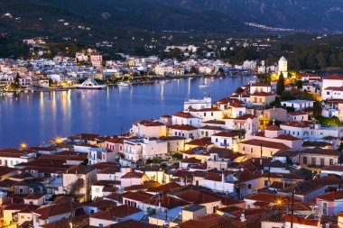 Poros Adası.
