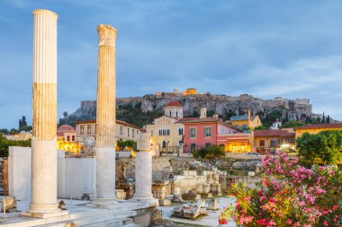 Hadrian'ın Kütüphane ve Akropolis.