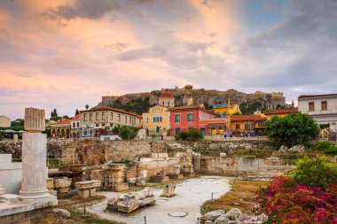 Hadrian'ın Kütüphane ve Akropolis.