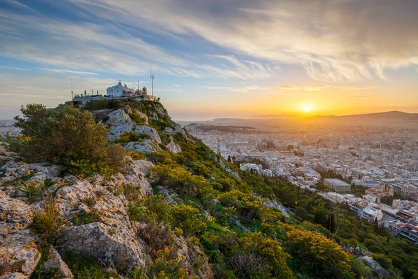 Lycabettus morro em athens . — Fotografia de Stock