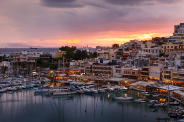 Atina'da Mikrolimano marina.
